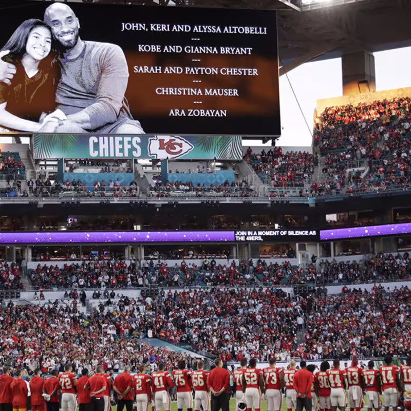 Homenaje a Kobe Bryant durante la Super Bowl.