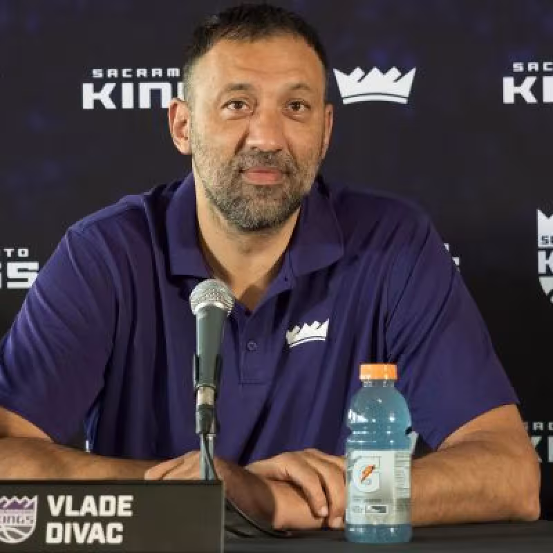 Los Kings intentarán renovar a Vlade Divac