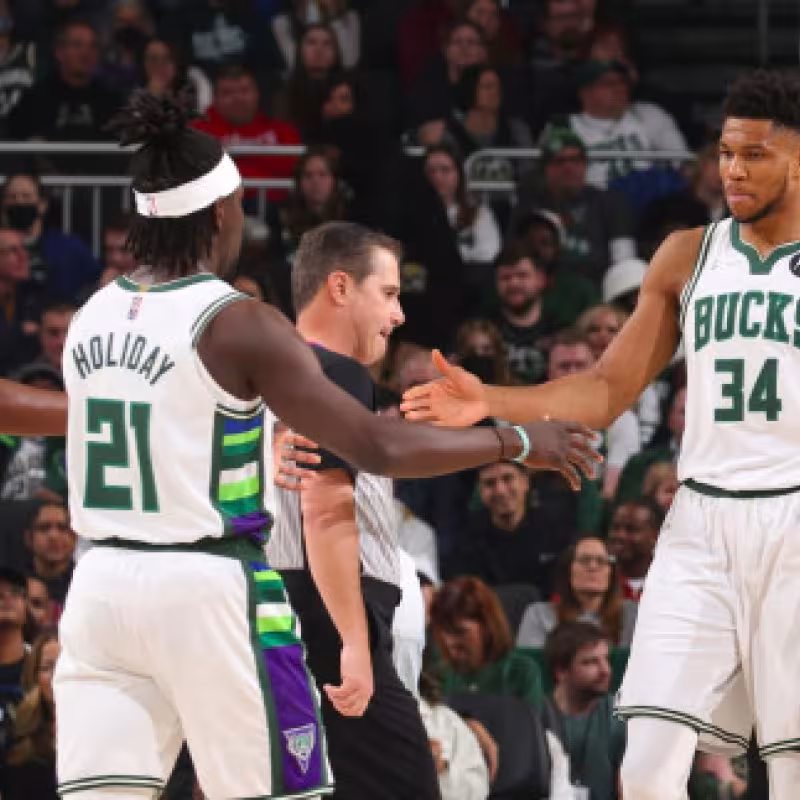 Giannis Antetokounmpo, estrella de Milwaukee Bucks. 