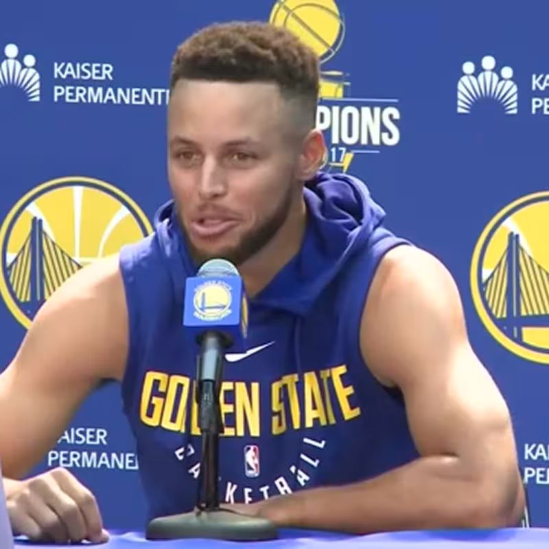 Stephen Curry seguirá llenando sus bolsillos