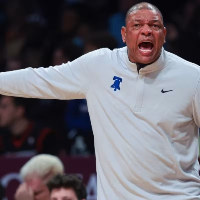 Doc Rivers, entrenador de Philadelphia 76ers.