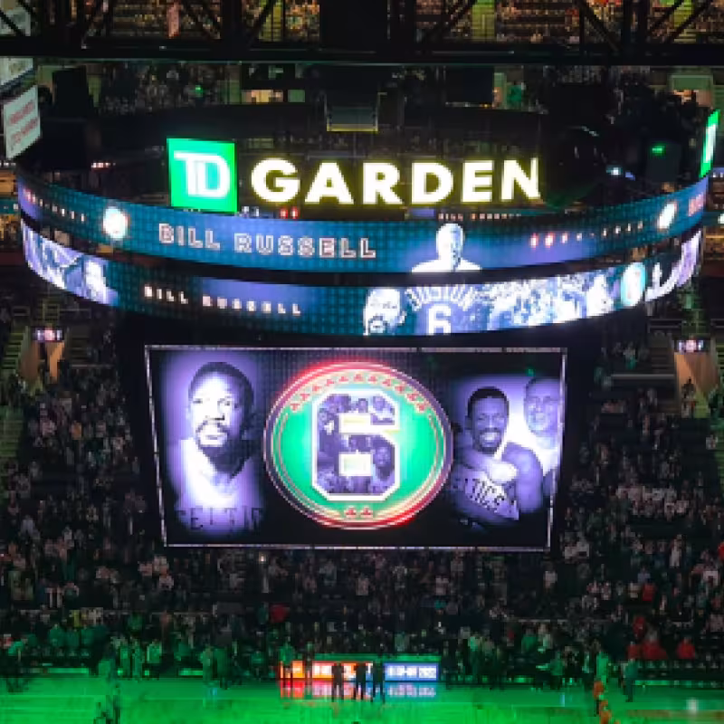 Homenaje a Bill Russell en el TD Garden