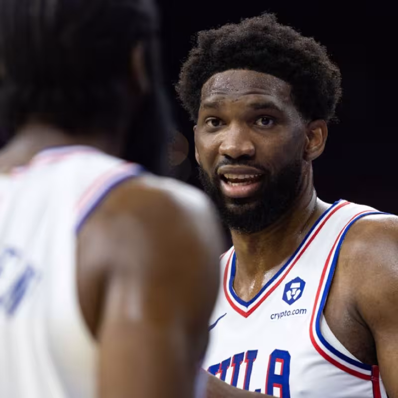 James Harden y Joel Embiid, estrellas de Philadelphia 76ers