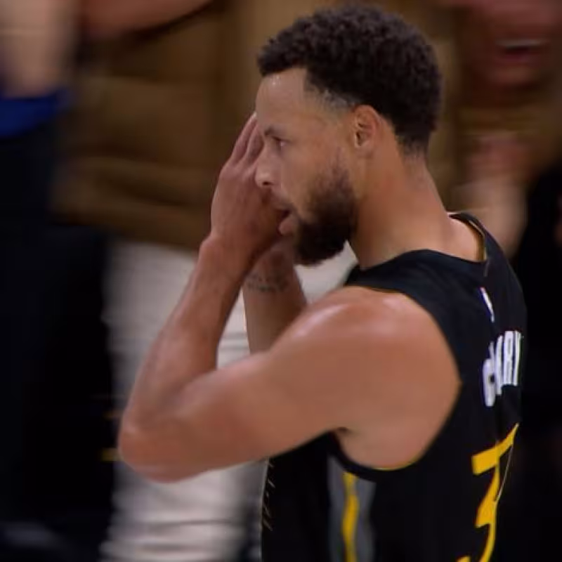 Stephen Curry, haciendo su celebración 'night, night'