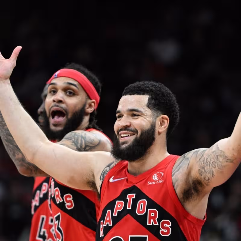 Fred VanVleet y Gary Trent Jr, jugadores de Toronto Raptors.