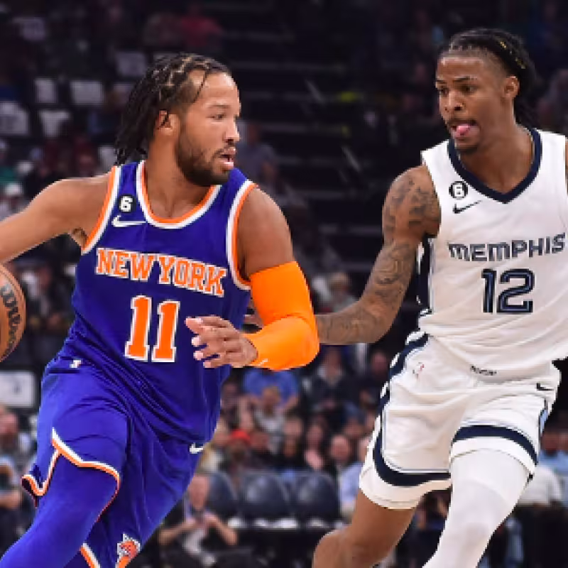 Jalen Brunson y Ja Morant en un Knicks-Grizzlies. 