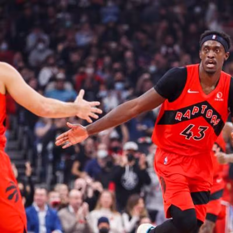 VanVleet y Siakam suenan para Brooklyn Nets.