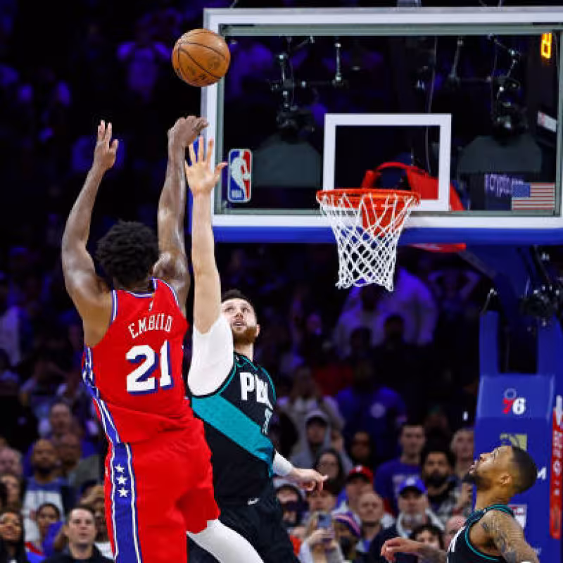 Joel Embiid, tiro ganador. Foto: gettyimages