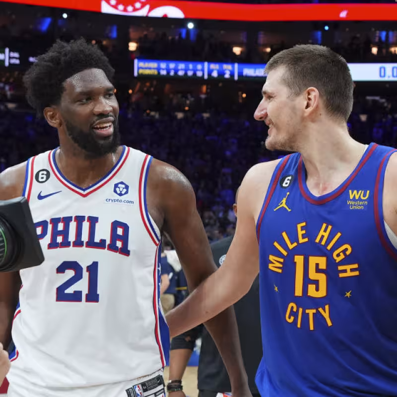Joel Embiid y Nikola Jokic