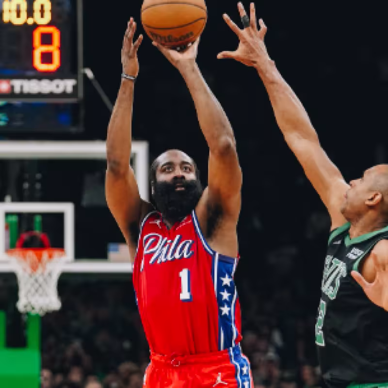 James Harden, estrella de Philadelphia 76ers.
