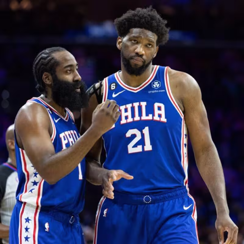 James Harden y Joel Embiid