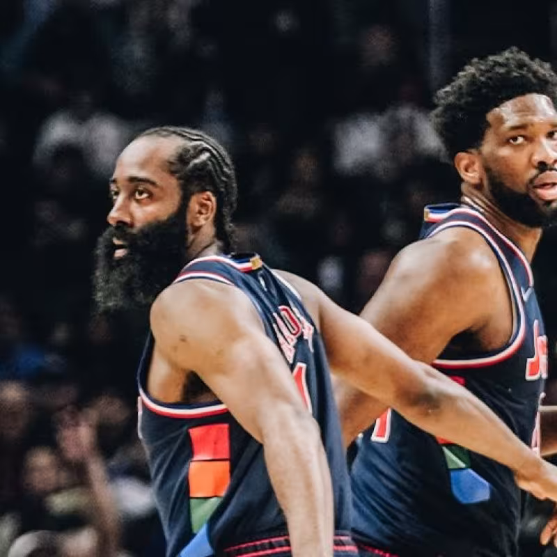 James Harden suena para Los Angeles Clippers. 