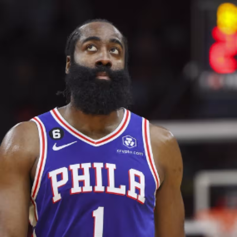 James Harden, estrella de Philadelphia 76ers.