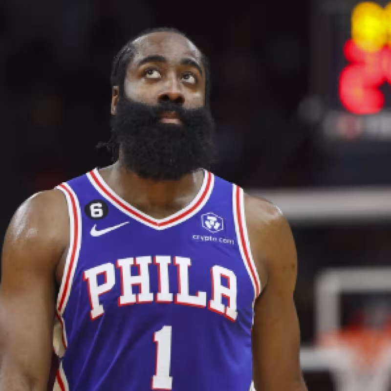 James Harden, estrella de Philadelphia 76ers.