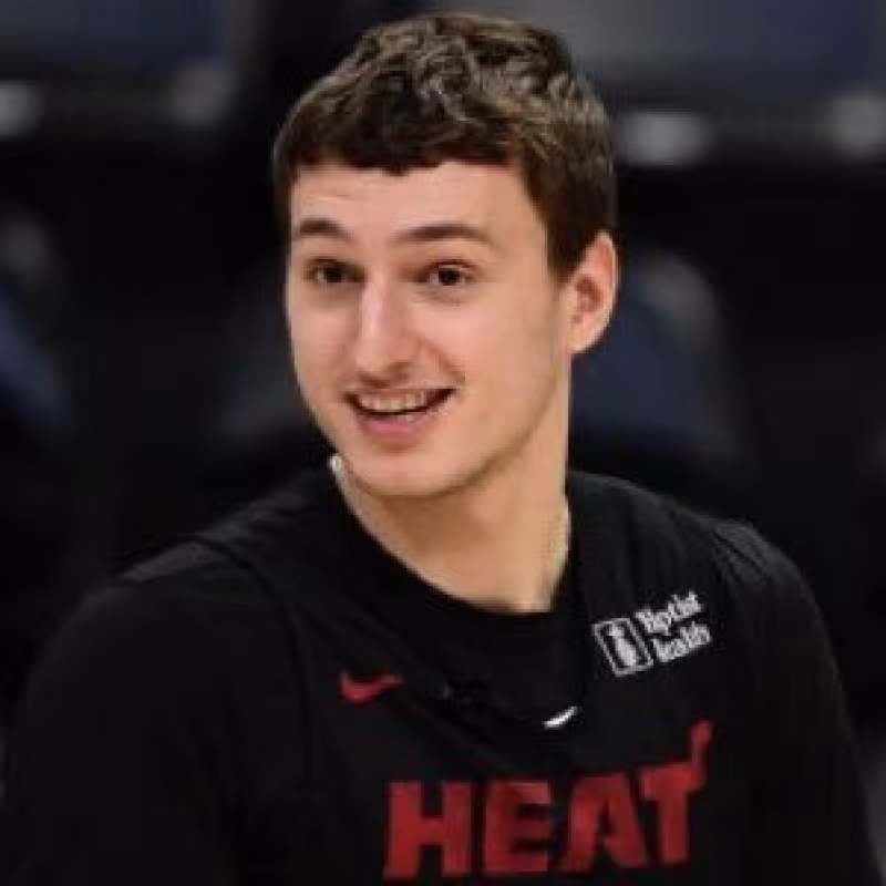 Nikola Jovic, jugador de Miami Heat.
