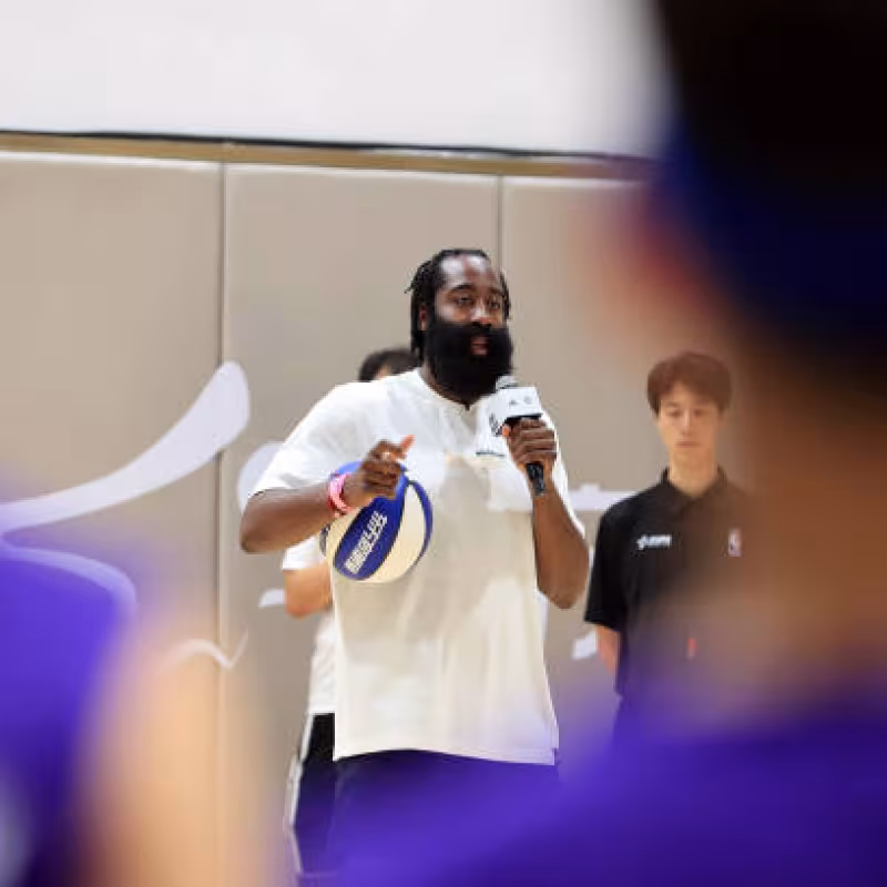 James Harden se borra de entrenamiento con Sixers. Foto: gettyimages