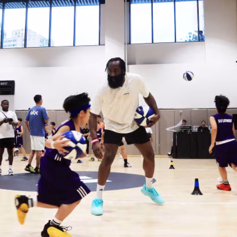 James Harden, actitud entrenamiento Sixers. Foto: gettyimages