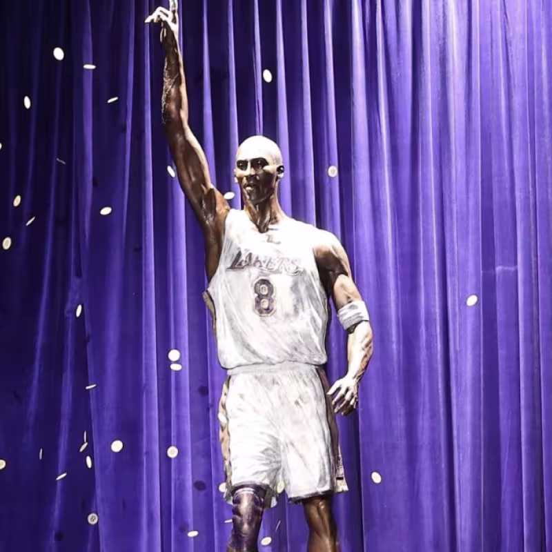 Estatua de Kobe Bryant en el Crypto.com