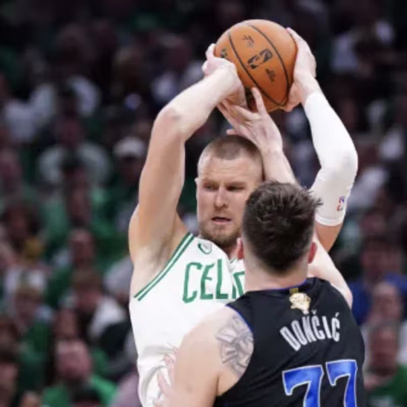 Kristaps Porzingis, jugador de Boston Celtics. 