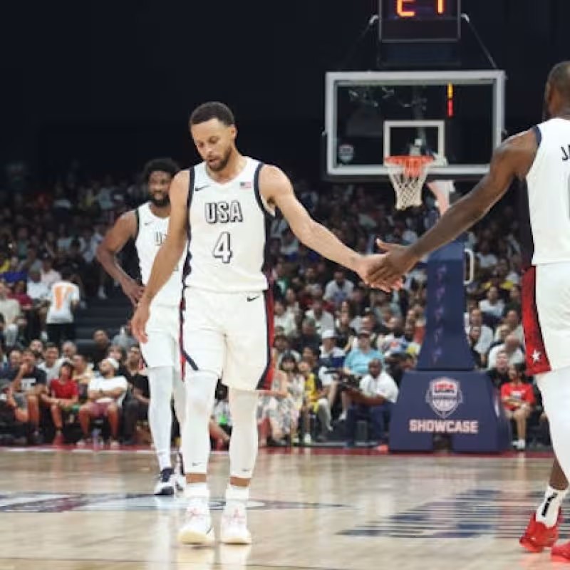 Stephen Curry y LeBron James con Team USA