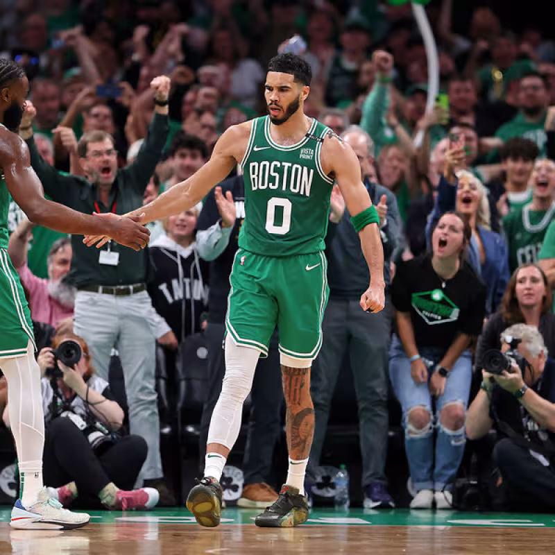 Jaylen Brown y Jayson Tatum