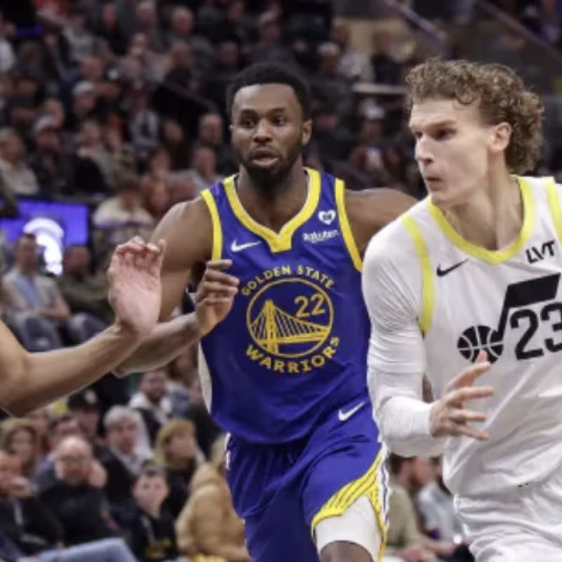 Lauri Markkanen es pretendido por Golden State Warriors. 