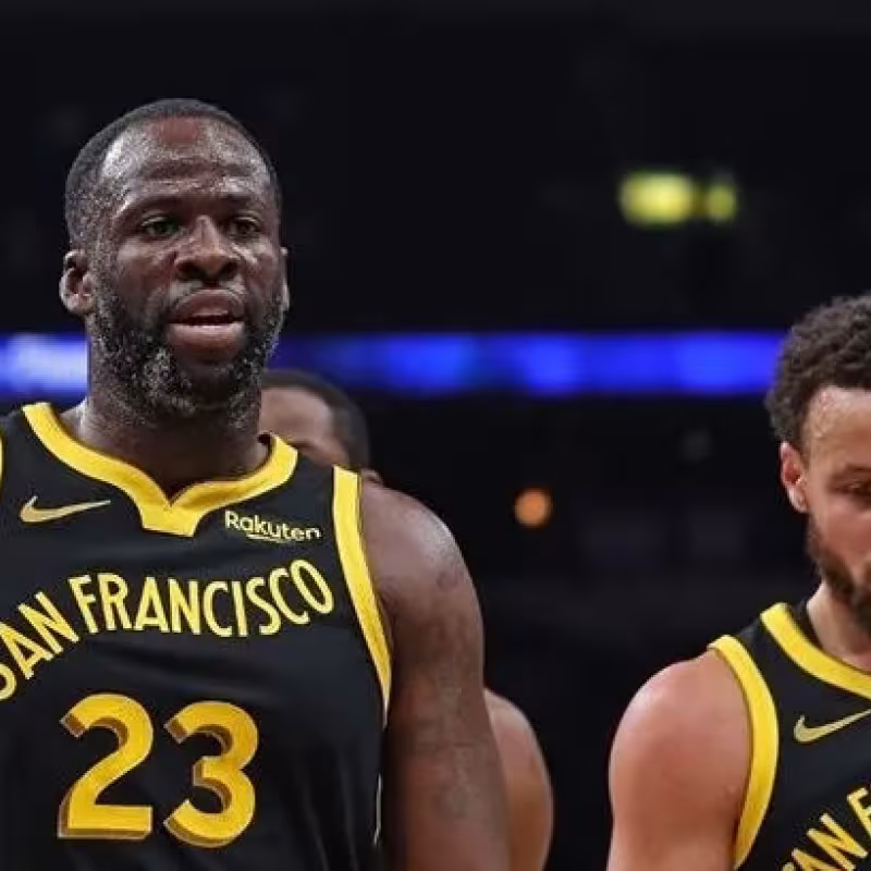 Draymond Green y Stephen Curry, jugadores de Golden State Warriors.