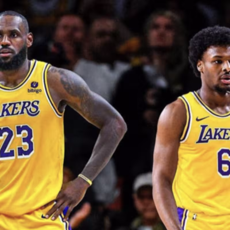 LeBron James y Bronny James, jugadores de Los Angeles Lakers. 