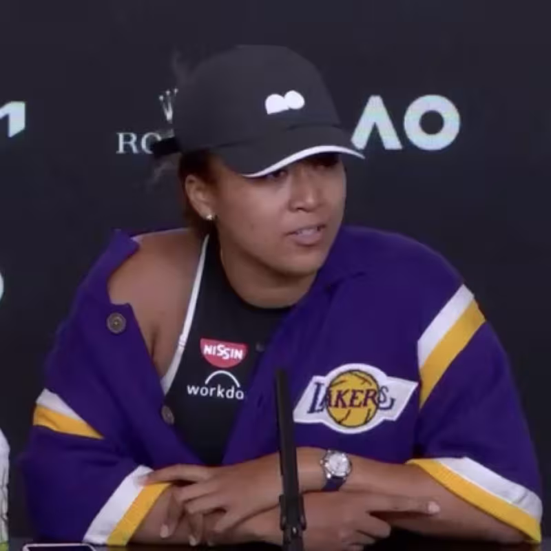 Naomi Osaka, rindiendo tributo a Kobe Bryant. 