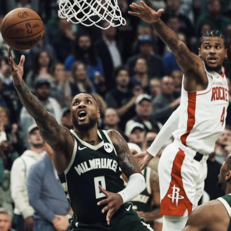 Damian Lillard, star of the Milwaukee Bucks, giving his team the victory.