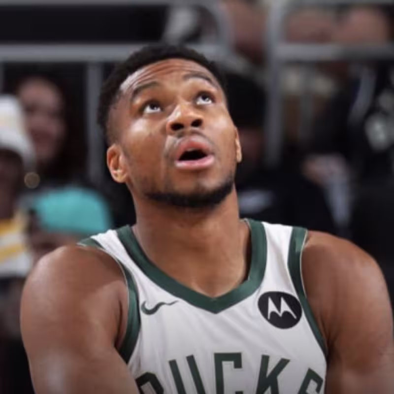 Giannis Antetokounmpo, estrella de Milwaukee Bucks, metió 59 puntos. 