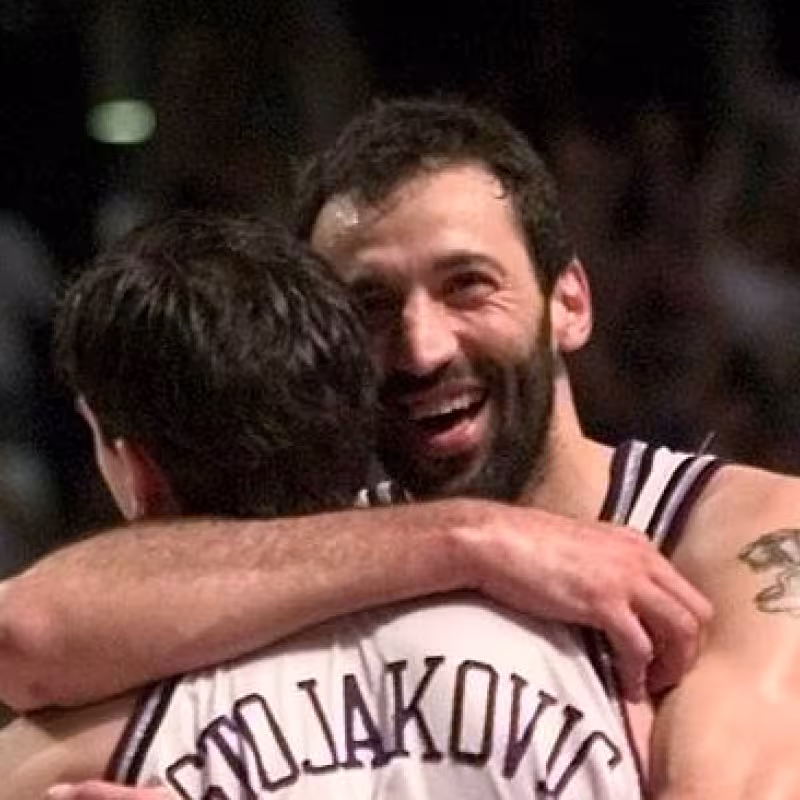 Peja Stojakovic y Vlade Divac