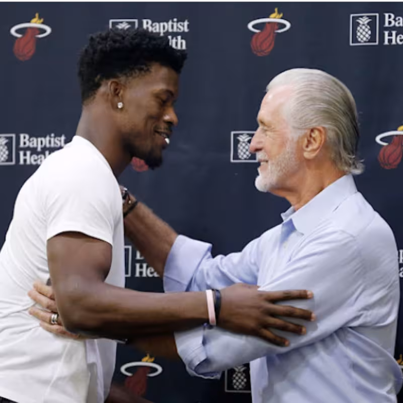 Pat Riley asegura que Miami Heat no traspasará a Jimmy Butler. 