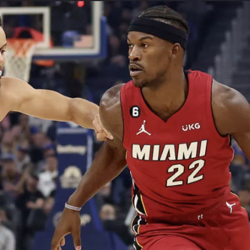 Jimmy Butler podría acabar en Golden State Warriors.