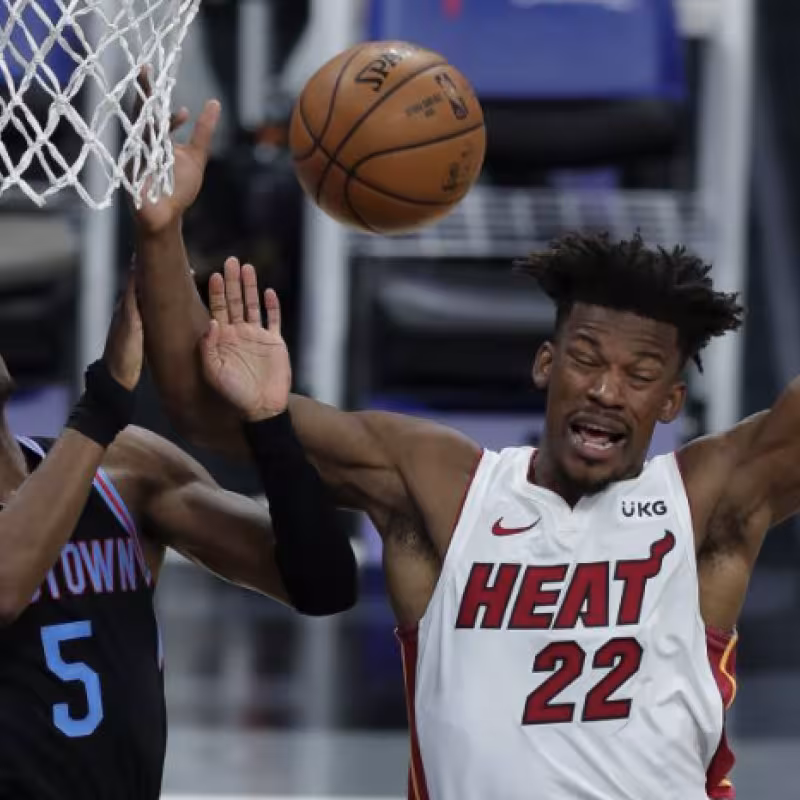 Fox y Butler podrían salir antes del cierre de mercado NBA.