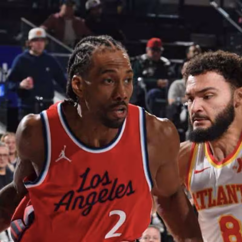 Kawhi Leonard debutó ante Atlanta Hawks. 