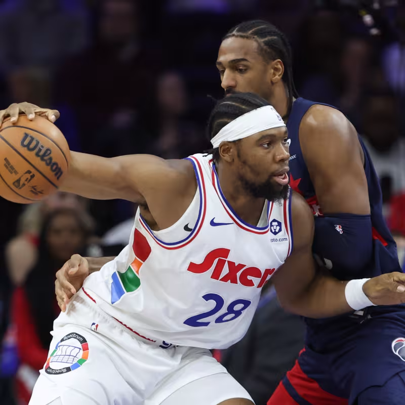 Guerschon Yabusele, defendido por Alex Sarr
