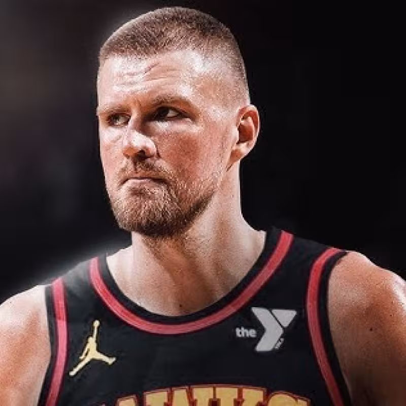 Kristaps Porzingis, fichaje estrella de los Hawks en este mercado NBA 2025