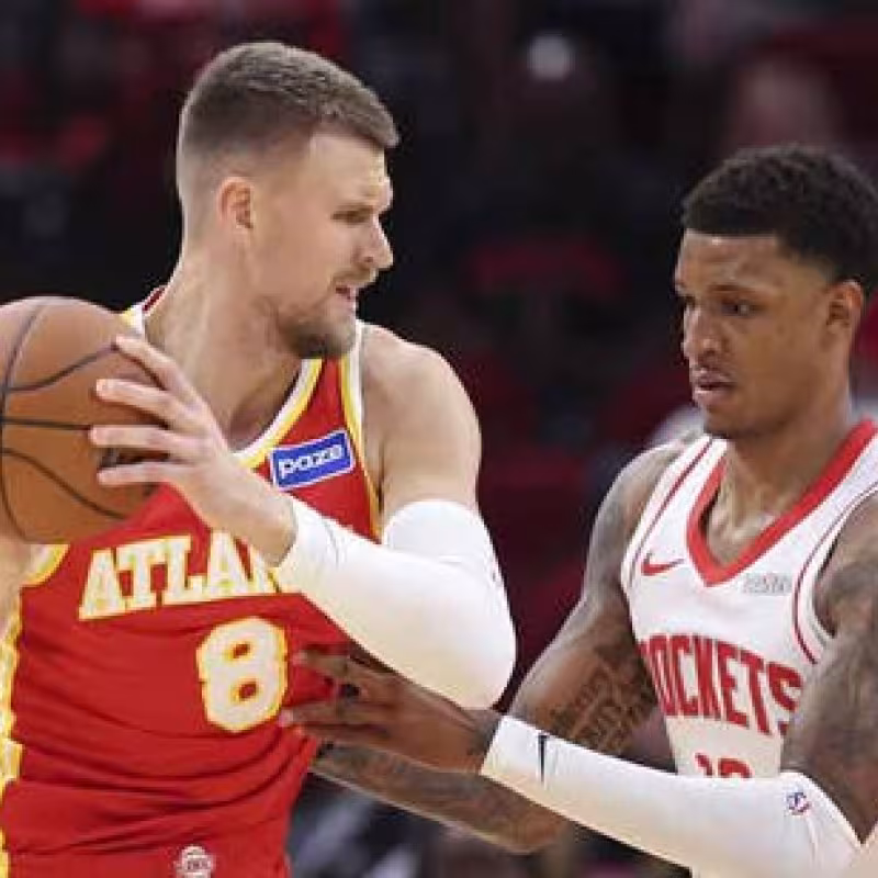 Kristaps Porzings, en un partido de pretemporada contra Houston Rockets