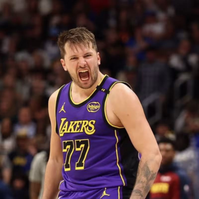 Luka Doncic volverá pronto a jugar con los Lakers. 