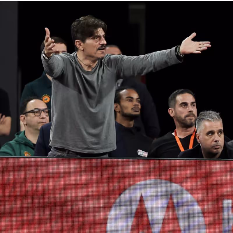 Panathinaikos vs. Valencia Basket: The Greeks, with complaints about referees in the Euroleague.
