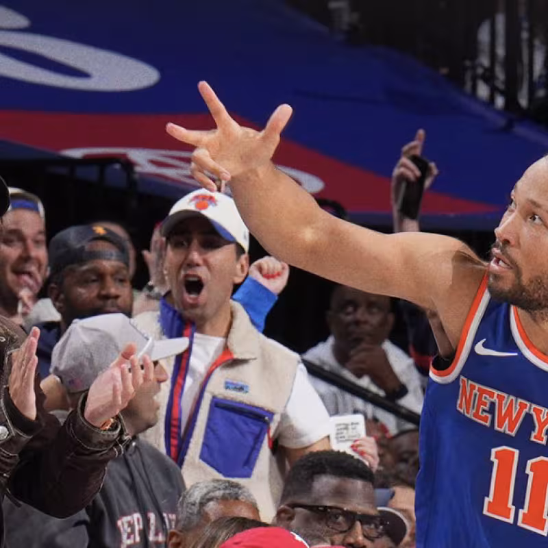 New York Knicks are crushing the Philadelphia 76ers.