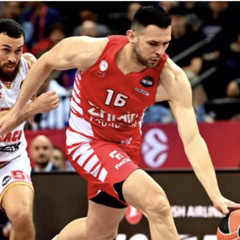 Euroliga: Olympiacos arrasa al Mónaco con Mike James expulsado