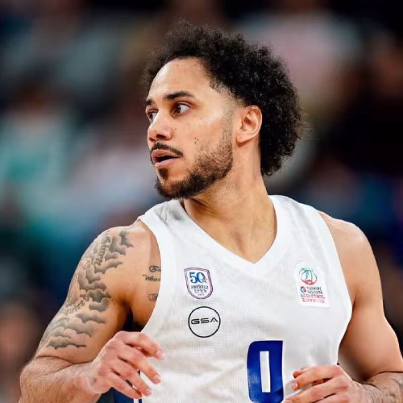 Fenerbahçe cierra seis fichajes con Larkin como estrella