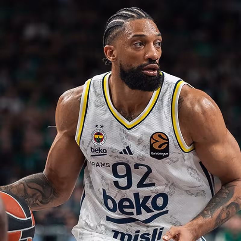 Khem Birch abandona el Fenerbahçe tras conquistar la Euroliga