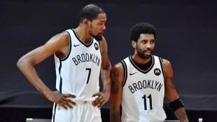 Kevin Durant y Kyrie Irving, estrellas de Brooklyn Nets. 