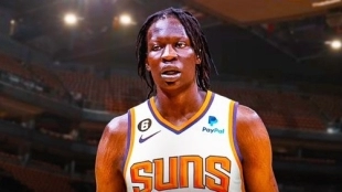 Bol Bol, nuevo jugador de Phoenix Suns.