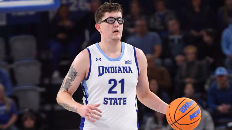 The Lakers have signed Robbie Avila.
