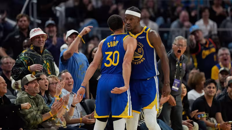 Stephen Curry y Jimmy Butler, celebrando una acción