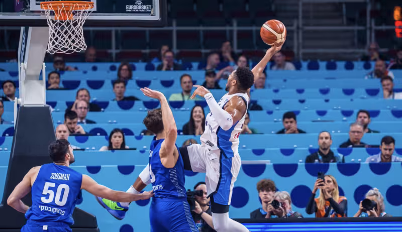 Antetokounmpo aniquila a Israel y mete a Grecia en cuartos del Eurobasket